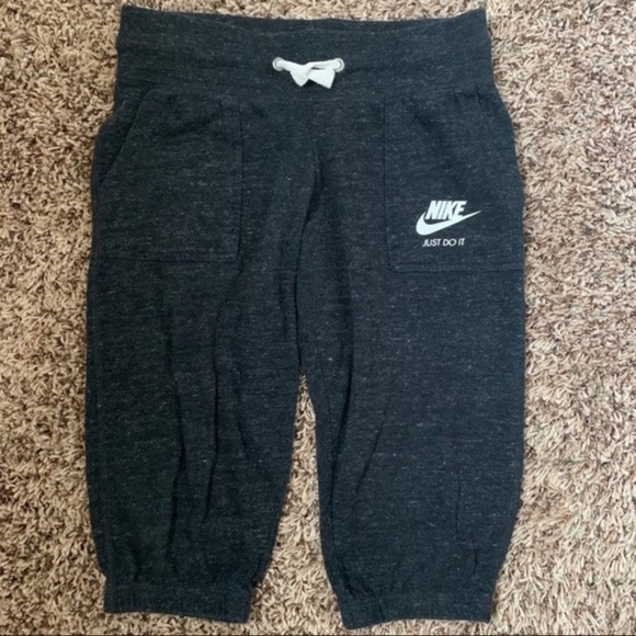 NWOT Nike Vintage Capri Sweatpants - Picture 2 of 6